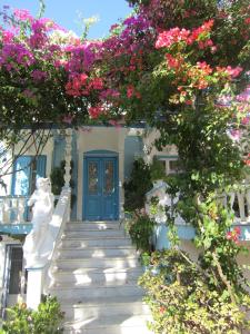 Ein Garten an der Unterkunft Sandalis Hotel