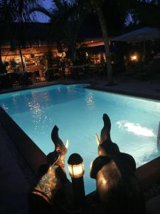 Bazén v ubytování Bee Nat Garden Resort nebo v jeho okolí