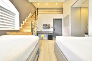 Кровать или кровати в номере With U Hotel & Guesthouse