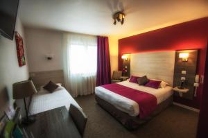 a hotel room with two beds and a window at Hôtel PRADO avec Parking - Proche Zénith in Toulouse