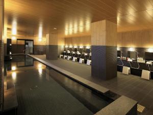 Bazén v ubytování Hotel Elcient Kyoto Hachijoguchi nebo v jeho okolí