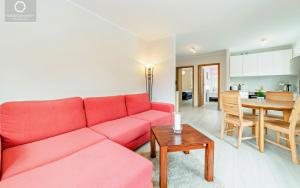 Χώρος καθιστικού στο Wonder Home - Apartament z garażem, ogródkiem, miejscem na grilla i widokiem na Karkonosze +13 φωτογραφίες