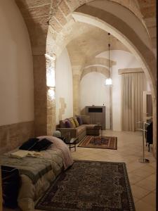 A bed or beds in a room at La Dimora di Clary