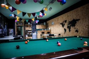 Biliardový stôl v ubytovaní Hostel Samobor