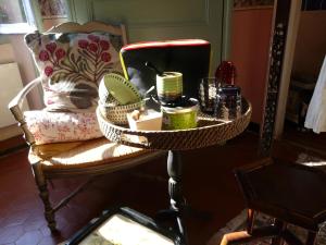 a table with items on top of a chair at Lou Amourie in Roussillon