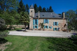 an old stone house with a tower on top of it at Le Moulin de Planiol in Le Vigan