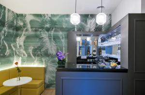a bar in a restaurant with a tropical wallpaper at Boutique Centrale Palace Hotel in Rome