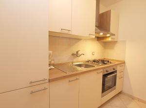 Kuchyň nebo kuchyňský kout v ubytování Apartment Cocaletto 1047