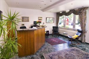 an office with a reception desk and plants at Hotel Stiftswingert in Mainz