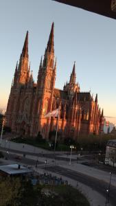 Foto de la galería de Departamento Plaza Moreno con balcón en La Plata