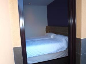 A bed or beds in a room at Hotel Las Casas de Pandreula