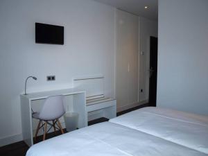 A bed or beds in a room at Hotel Las Casas de Pandreula