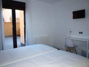 A bed or beds in a room at Hotel Las Casas de Pandreula