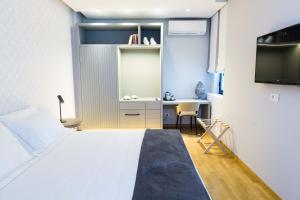 A bed or beds in a room at 200 ROOMS & TERRACE
