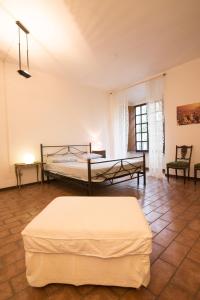 a bedroom with two beds in a room at Il Castello Delle Meraviglie in Fontaneto dʼAgogna