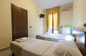 Postel nebo postele na pokoji v ubytování Hotel Greco