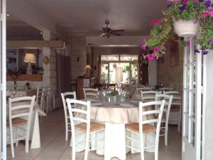 Restaurace v ubytování Hôtel Restaurant Le Provençal