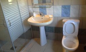A bathroom at Traditional House Koukounara