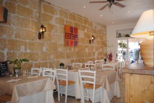 Restaurace v ubytování Hôtel Restaurant Le Provençal