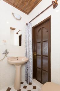 A bathroom at Privát Gallik Még 27 kép
