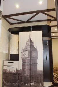 a picture of big ben on the wall at Apartments on Chkalova in Maykop