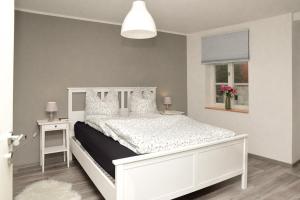 מיטה או מיטות בחדר ב-FachwerQ'sleep Apartment