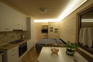 Dapur atau dapur kecil di casa per vacanze Letizia