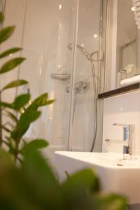 Ein Badezimmer in der Unterkunft Hotel Graf Zeppelin