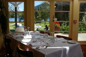 Restorāns vai citas vietas, kur ieturēt maltīti, naktsmītnē Furneaux Lodge