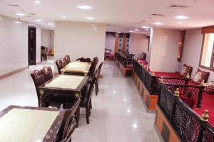 Khu vực ghế ngồi tại Montreal Naif Hotel