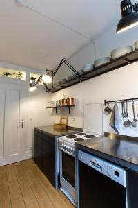 A kitchen or kitchenette at Vier Zimmer