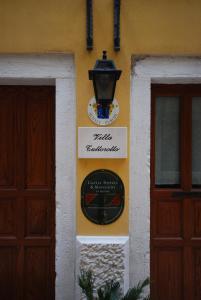Ein Zertifikat, Auszeichnung, Logo oder anderes Dokument, das in der Unterkunft Villa Tuttorotto ausgestellt ist