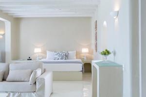 A bed or beds in a room at Carpe Diem Santorini
