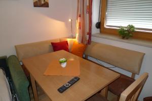 Posezení v ubytování Single Apartment Martlerhof + 18 fotografií
