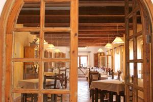 Un restaurante o sitio para comer en Finca Son Guardiola