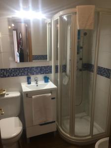 Koupelna v ubytování Apartamento Valmojado + 21 fotografií