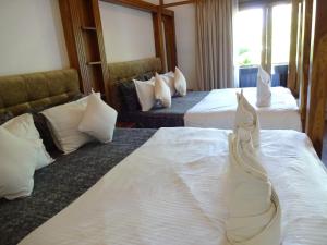 Dunhill Beach Resort客房内的一张或多张床位