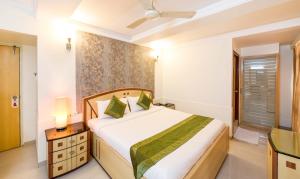 a bedroom with a large bed and a window at Treebo Trend Paradise in Ahmedabad