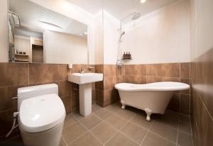 Koupelna v ubytování Pino Hotel