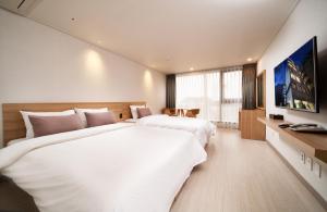 Postel nebo postele na pokoji v ubytování Pino Hotel