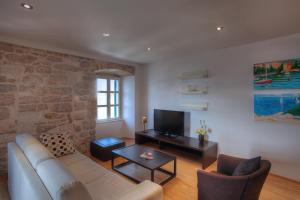 Μια τηλεόραση ή/και κέντρο ψυχαγωγίας στο Casa Marina Apartments