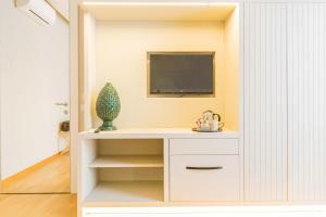 A television and/or entertainment centre at 200 ROOMS & TERRACE