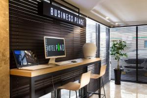 TV a/nebo společenská místnost v ubytování Pino Hotel