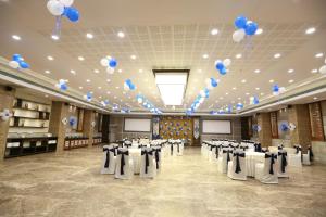 Restaurace v ubytování SilverCloud Hotel and Banquets
