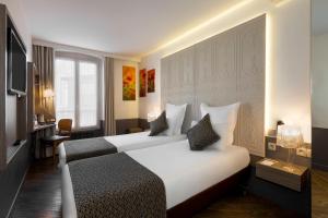Säng eller sängar i ett rum på Contact Hôtel Alizé Montmartre