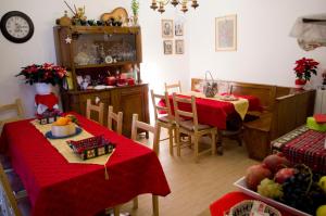 a dining room with two tables with red table cloth at B&B dai Carari in Mira