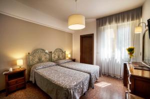 Postel nebo postele na pokoji v ubytování Hotel Bisesti ***S
