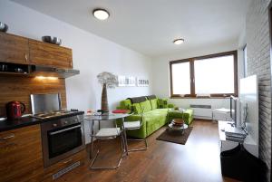 Kuchyň nebo kuchyňský kout v ubytování Ski & Sun Wellness Apartments