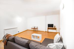 TV a/nebo společenská místnost v ubytování Font del Ferro Apartments