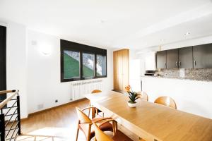 Kuchyň nebo kuchyňský kout v ubytování Font del Ferro Apartments